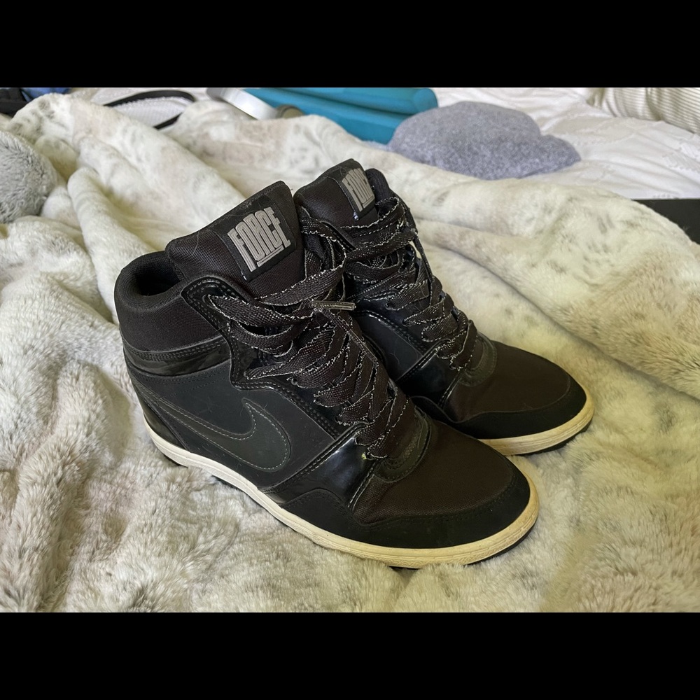 Nike Airforce Wedge Sneaker, size 8